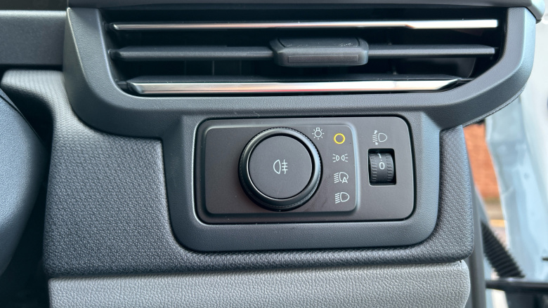 Ford Tourneo Custom 320 L1 Diesel Fwd 2.0 EcoBlue 136ps H1 Titanium 8 seater Auto